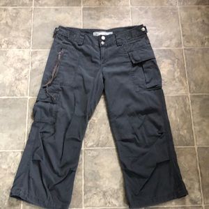 Kismet grey cargo capri’s size 7